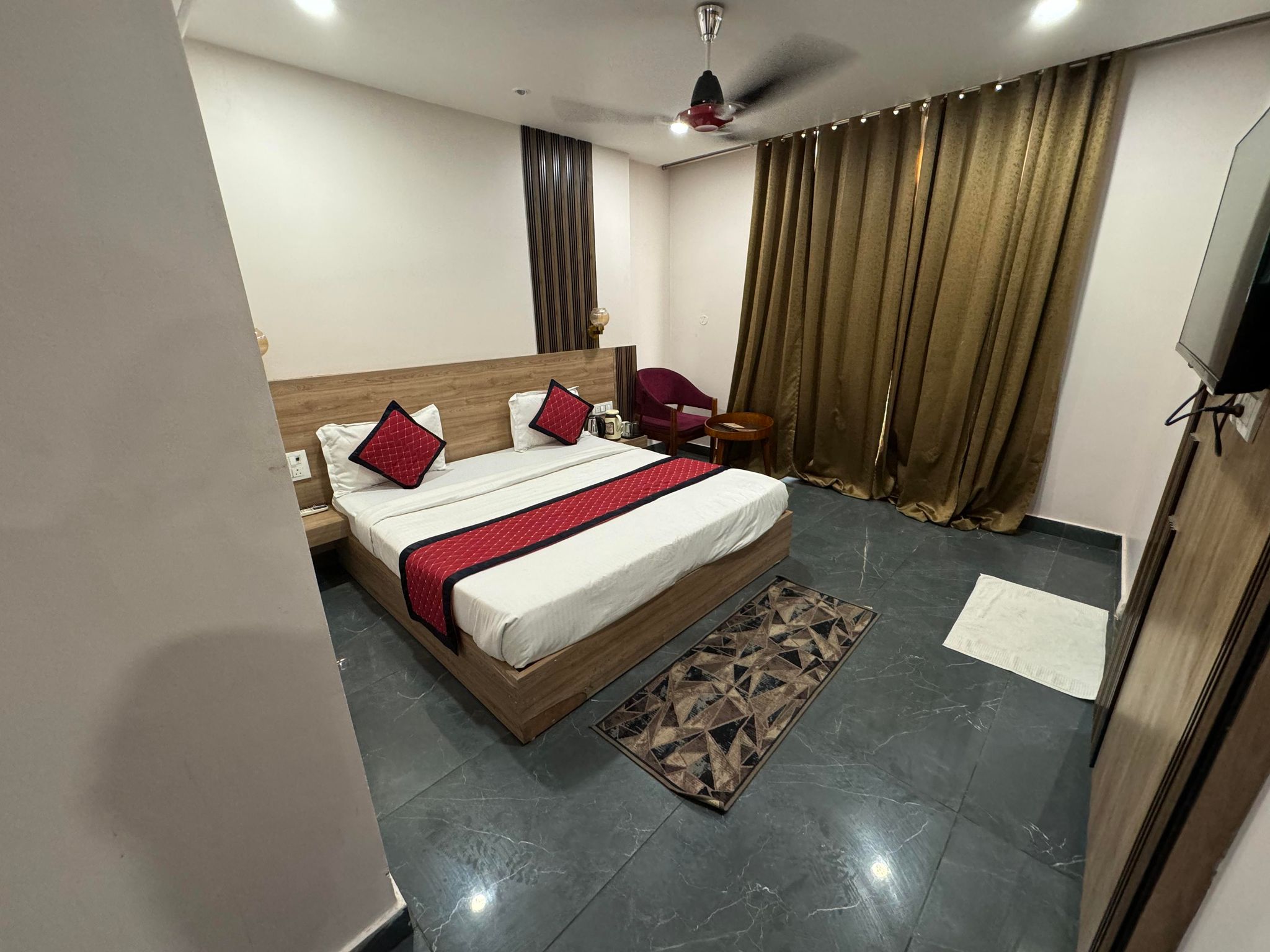 Deluxe Double Bed