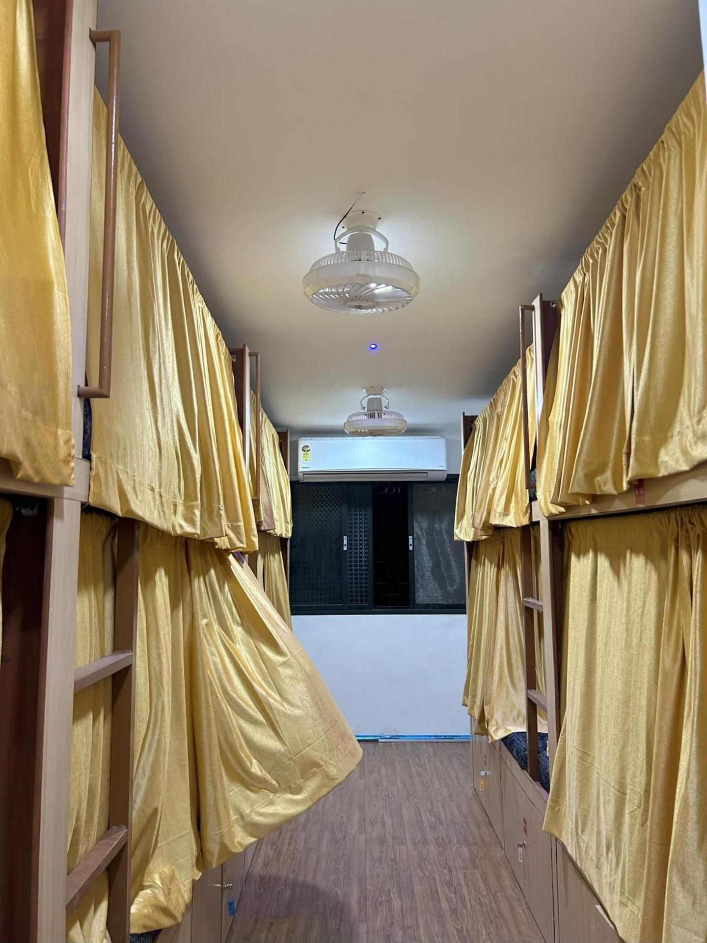 BOMBAY72 DORMITORY
