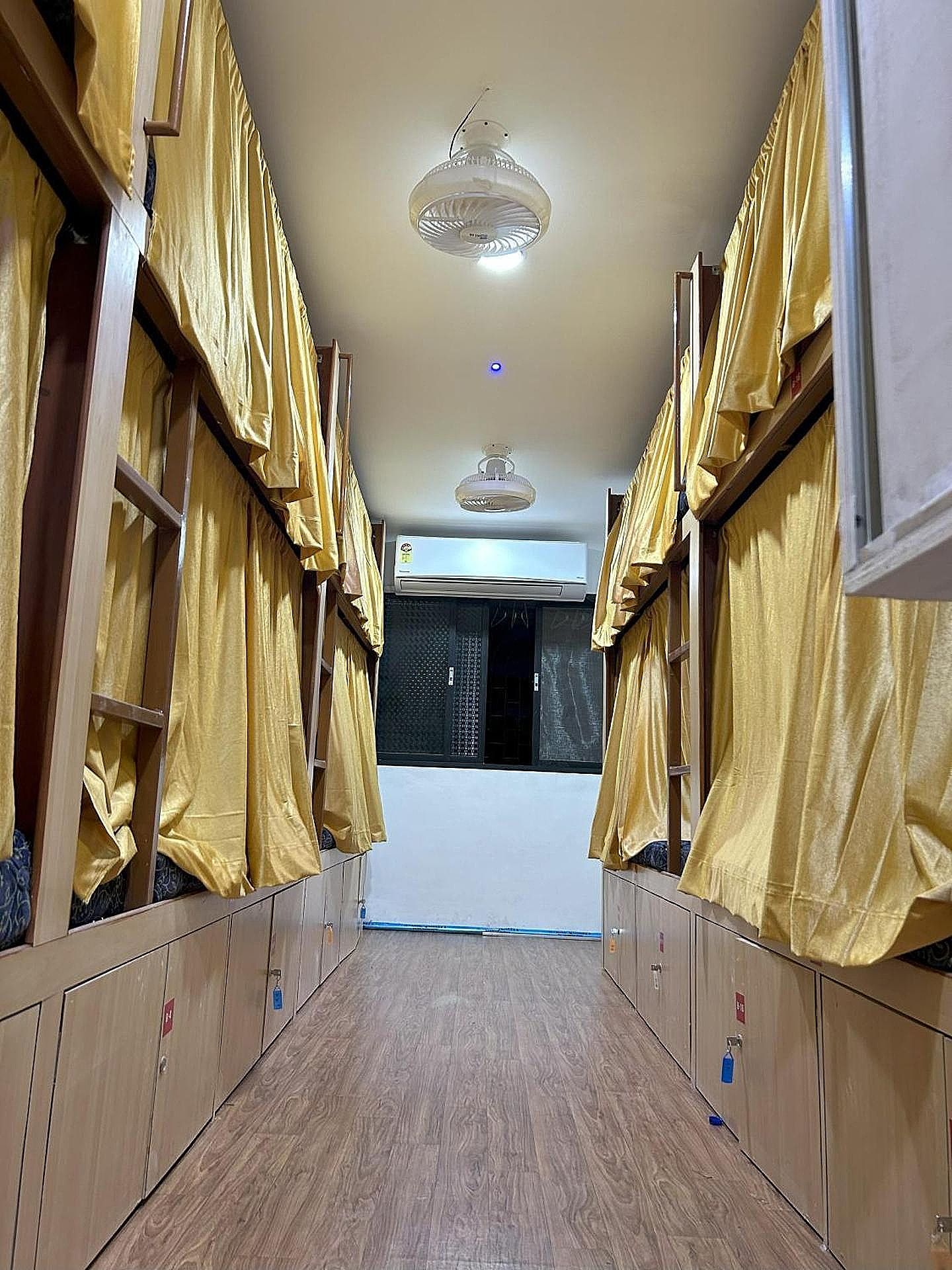 BOMBAY72 DORMITORY