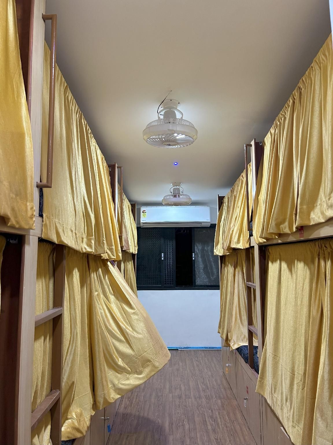 BOMBAY72 DORMITORY