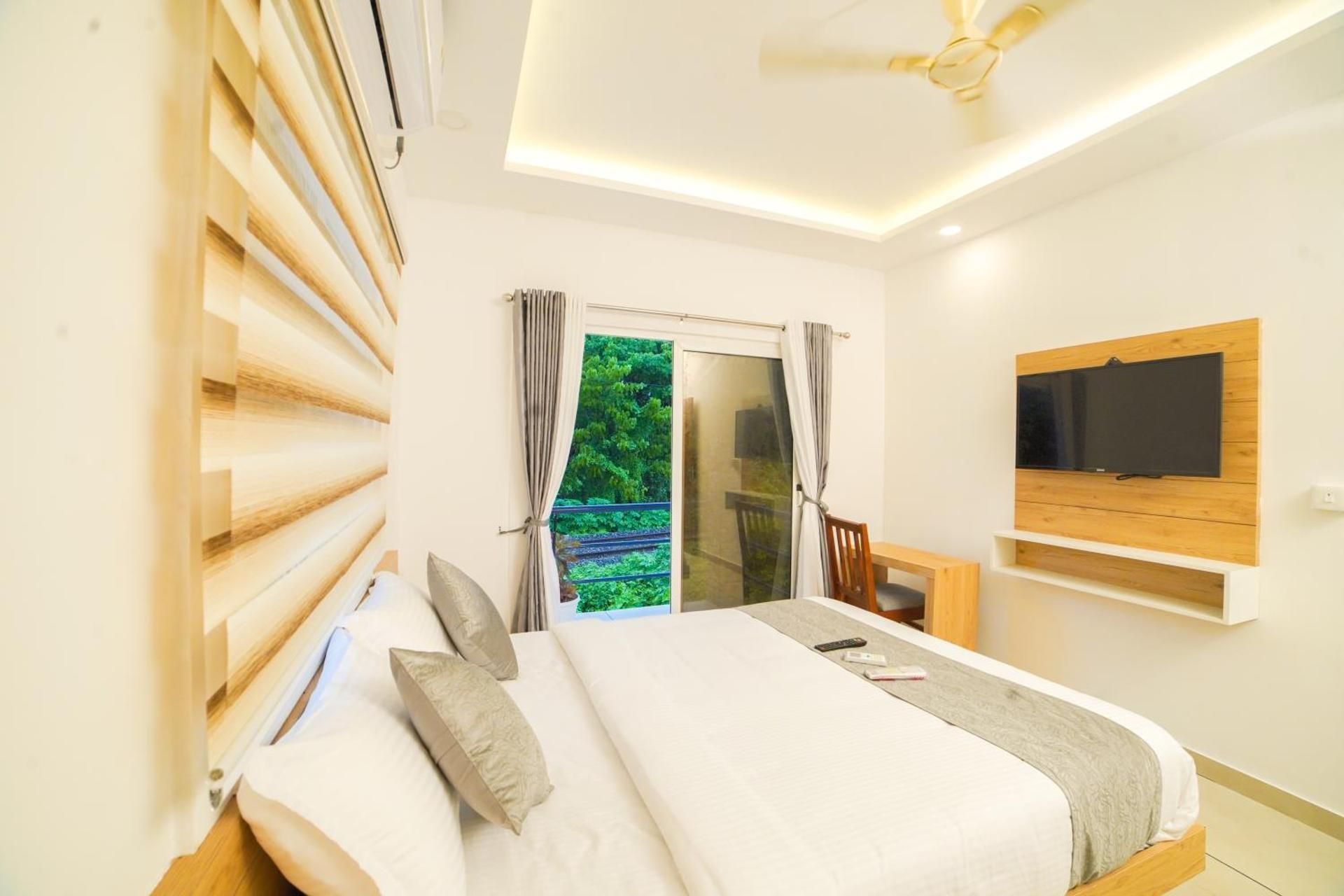 Deluxe Double Room with Balcony