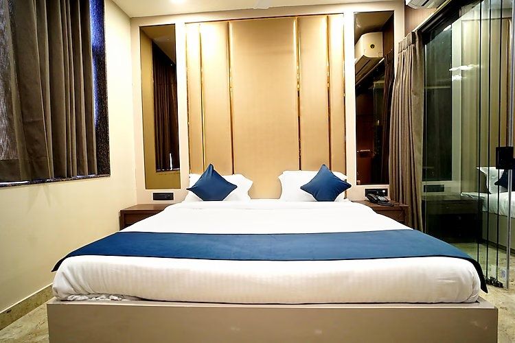 Hotel Rich Comfort Deluxe double bed ac