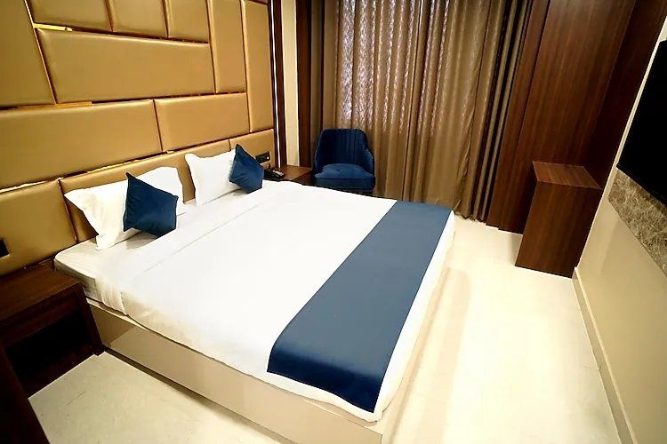 Hotel Rich Comfort Deluxe double bed ac 3