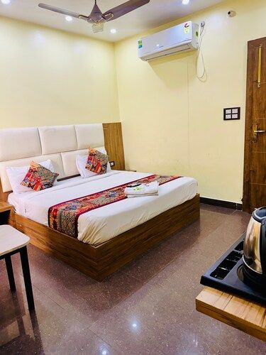 Deluxe Double Bedroom