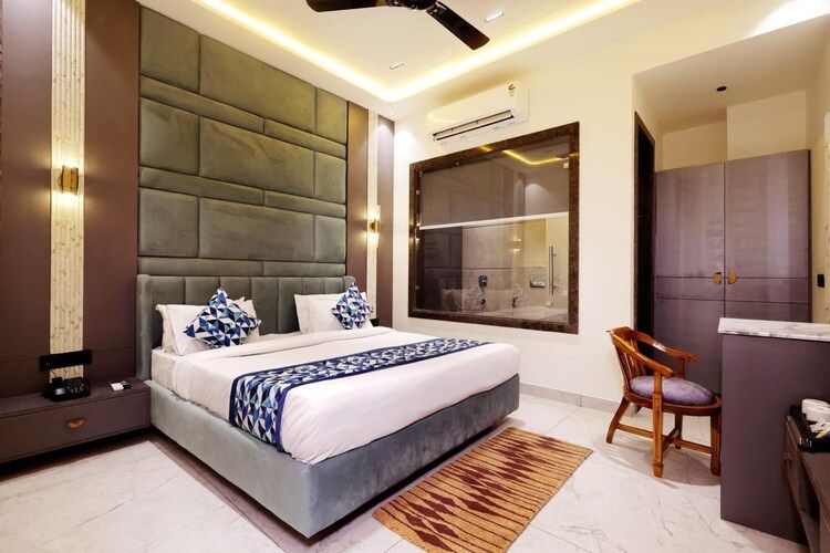 Deluxe Double Bedroom