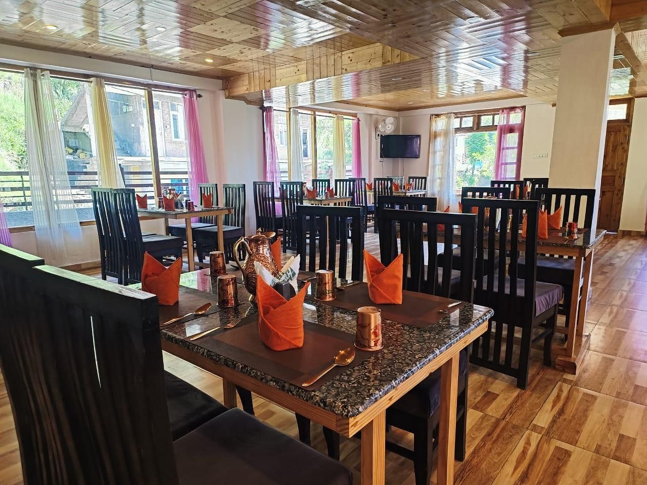 restaurant (private room)