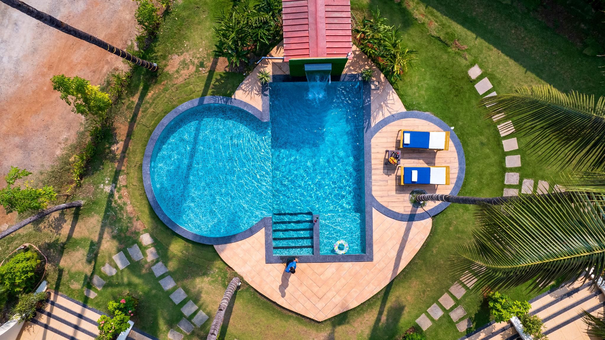 Eleven Petals Resort swimming_pool 2