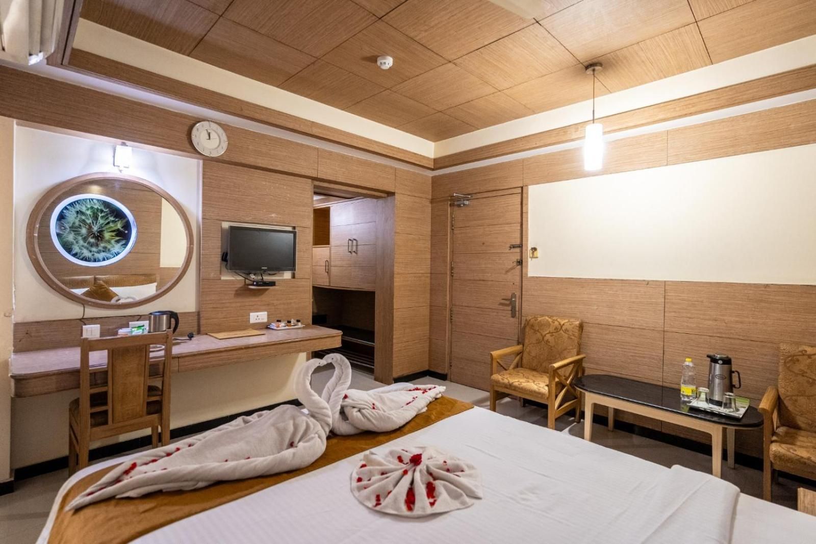 Sree Bharani Hotel Superior Double Room 5