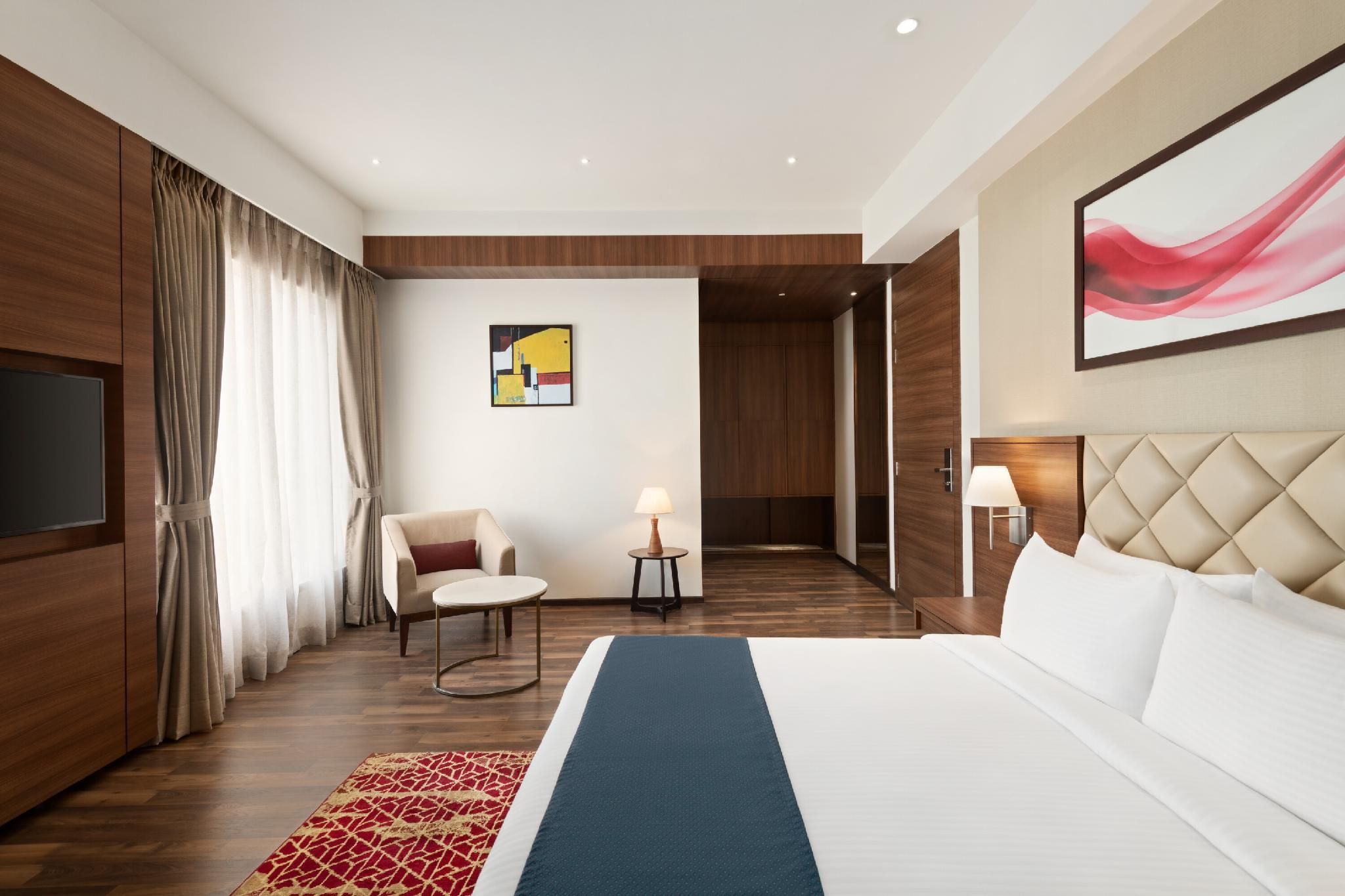 1 Queen Bed, Mobility Accessible Deluxe Room, Non-Smoking