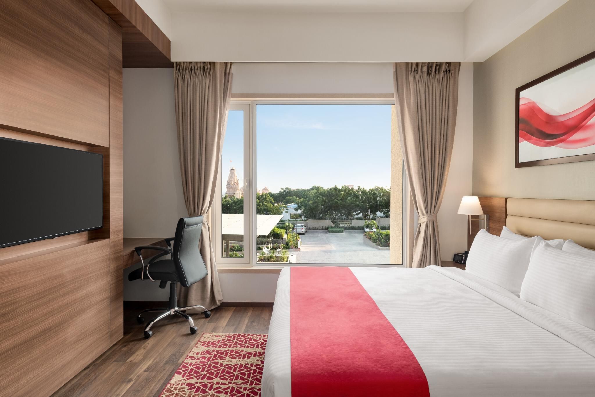 1 King Bed, Deluxe Room, Non-Smoking