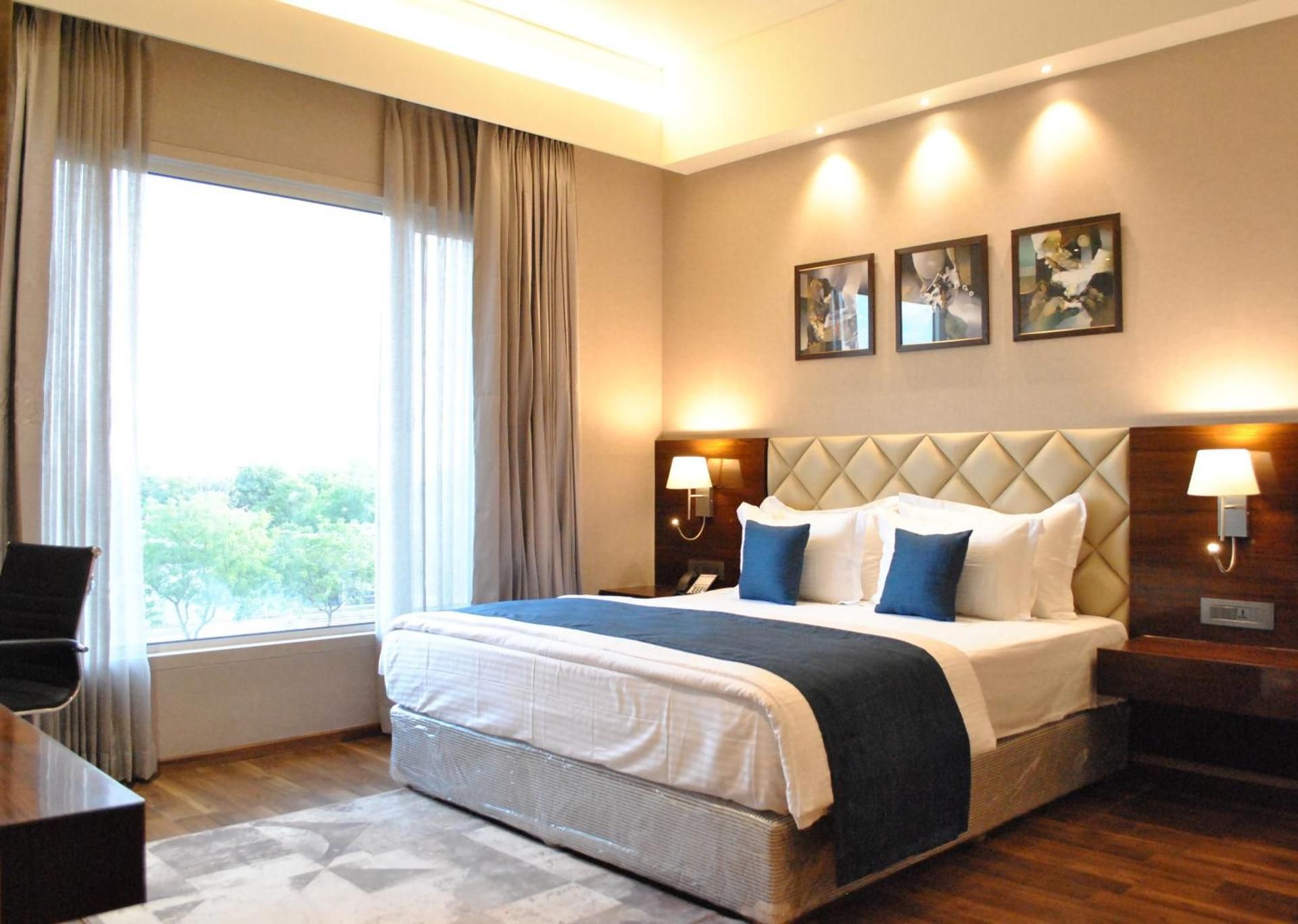 1 King Bed, Junior Suite, Non-Smoking