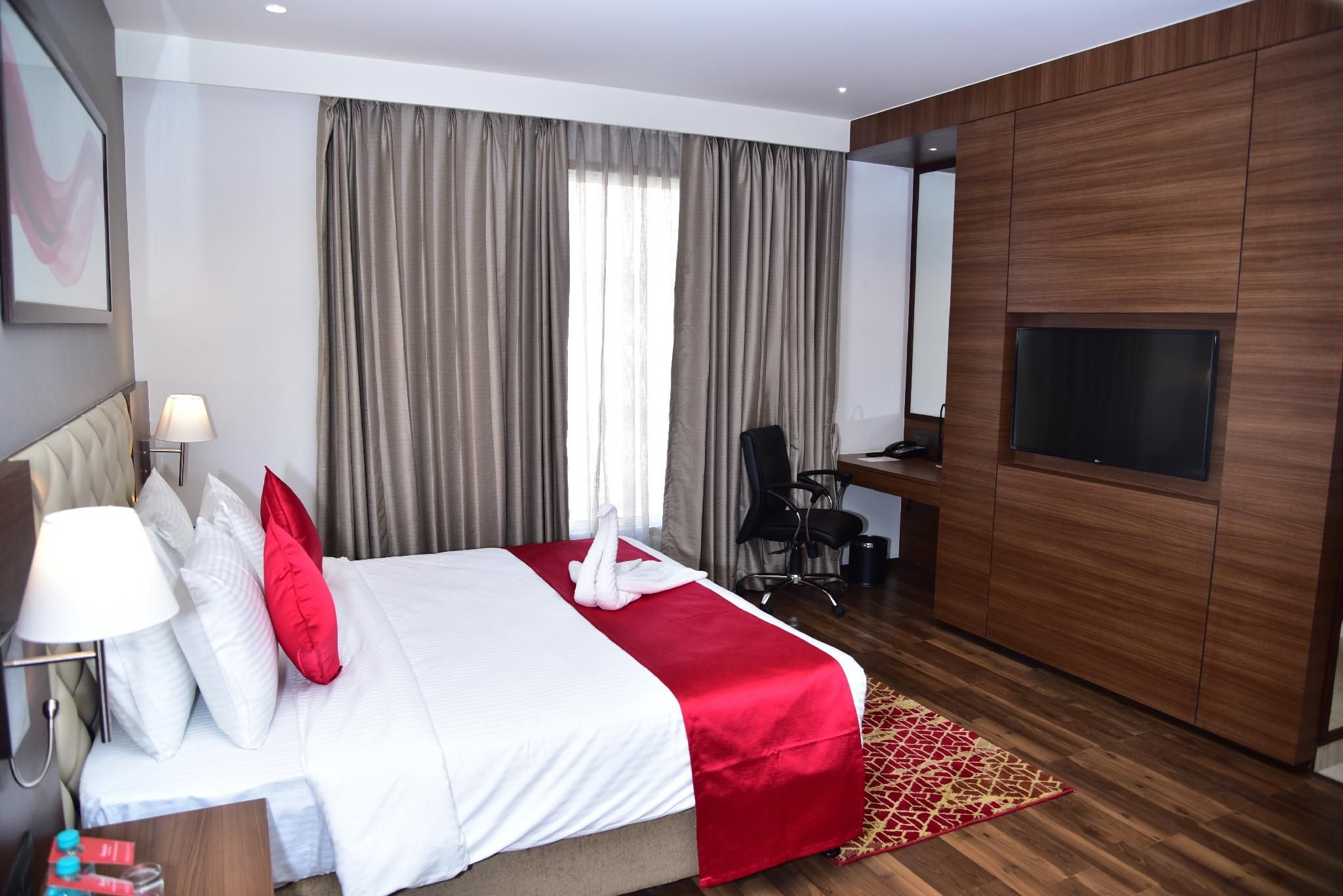 1 King Bed, Deluxe Room, Non-Smoking