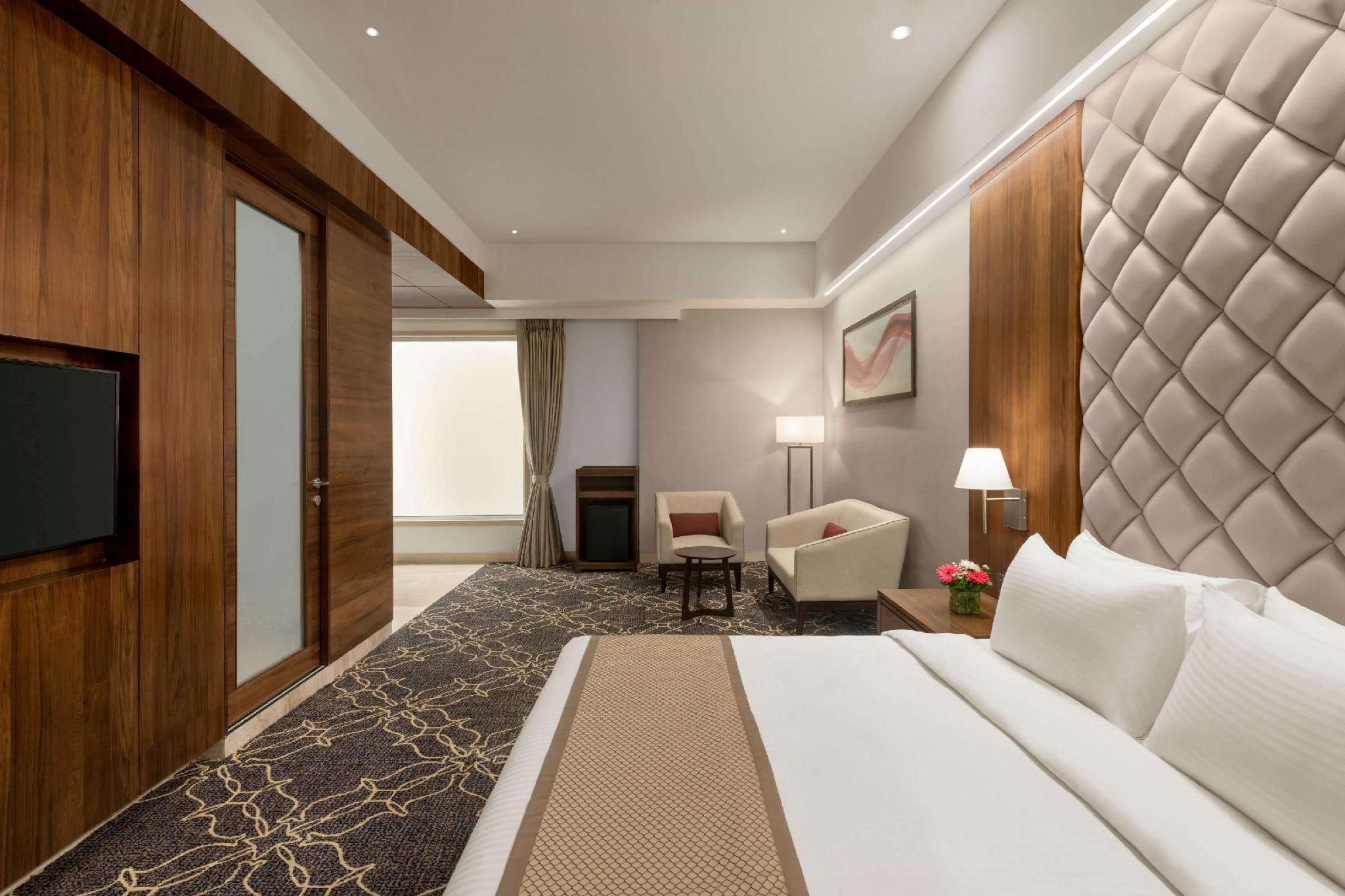 1 King Bed, Executive Room, Non-Smoking