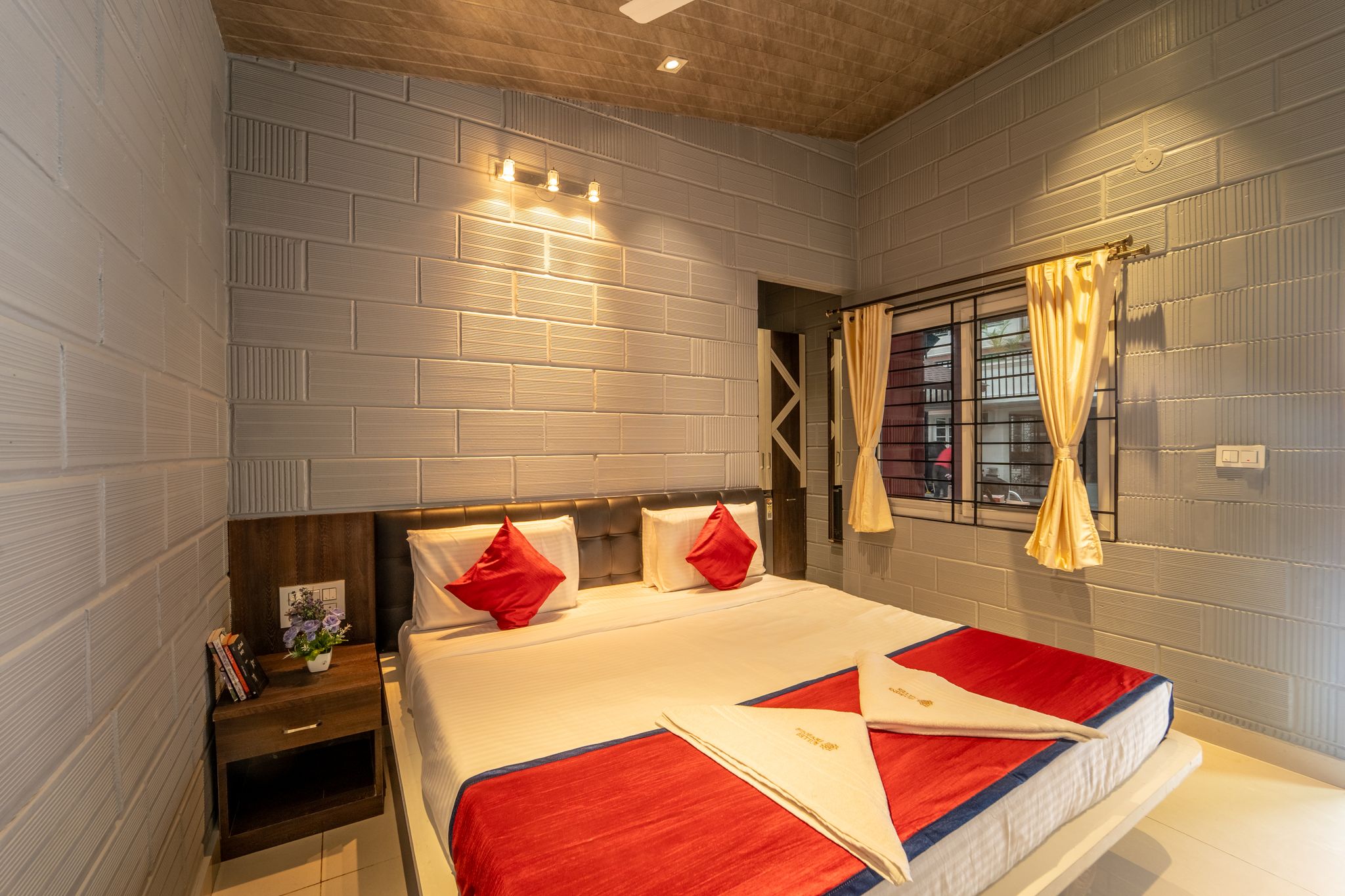 Seasons Suites-HBR Luxury Queen Room 2