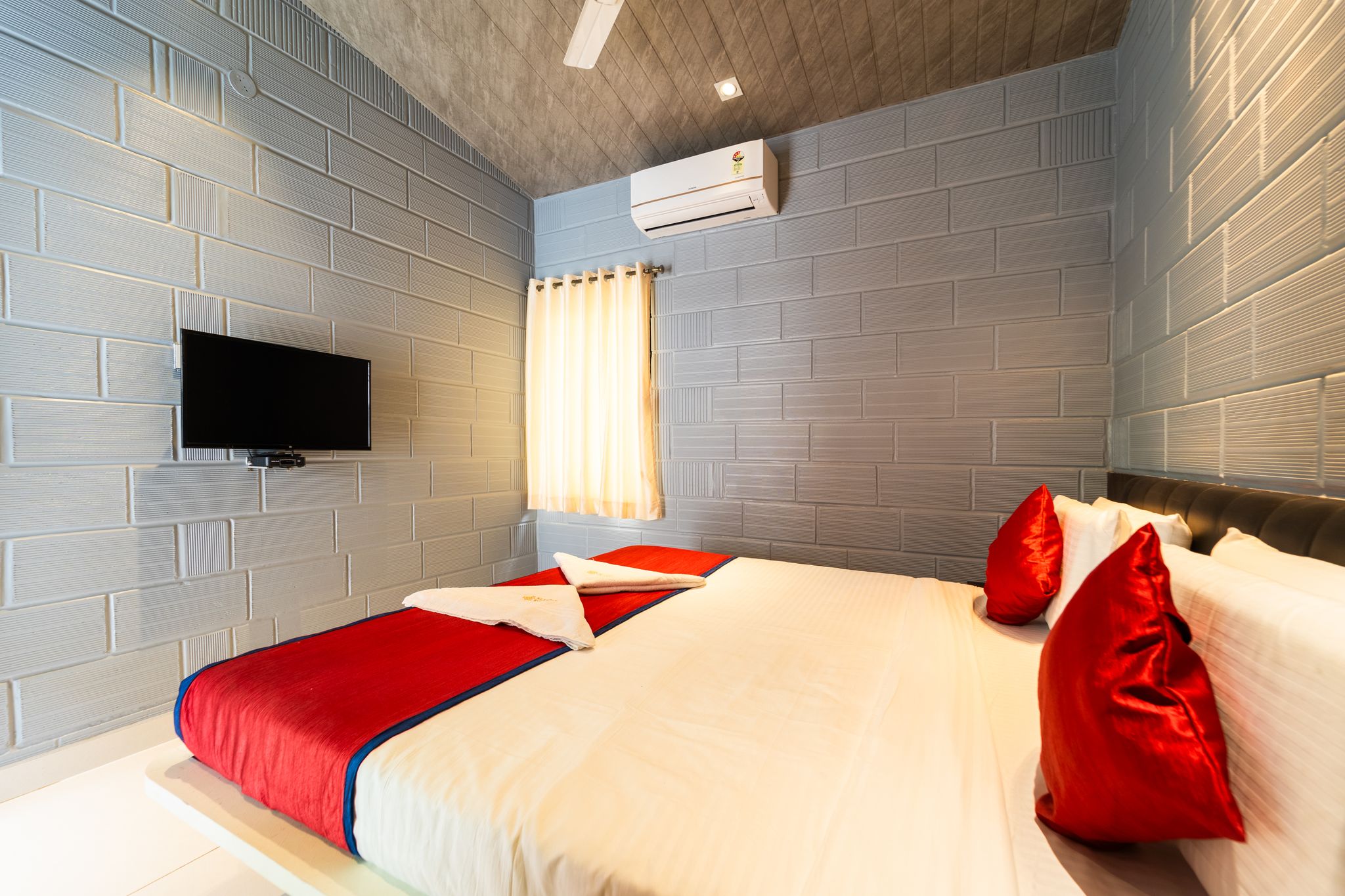 Seasons Suites-HBR Luxury Queen Room 3