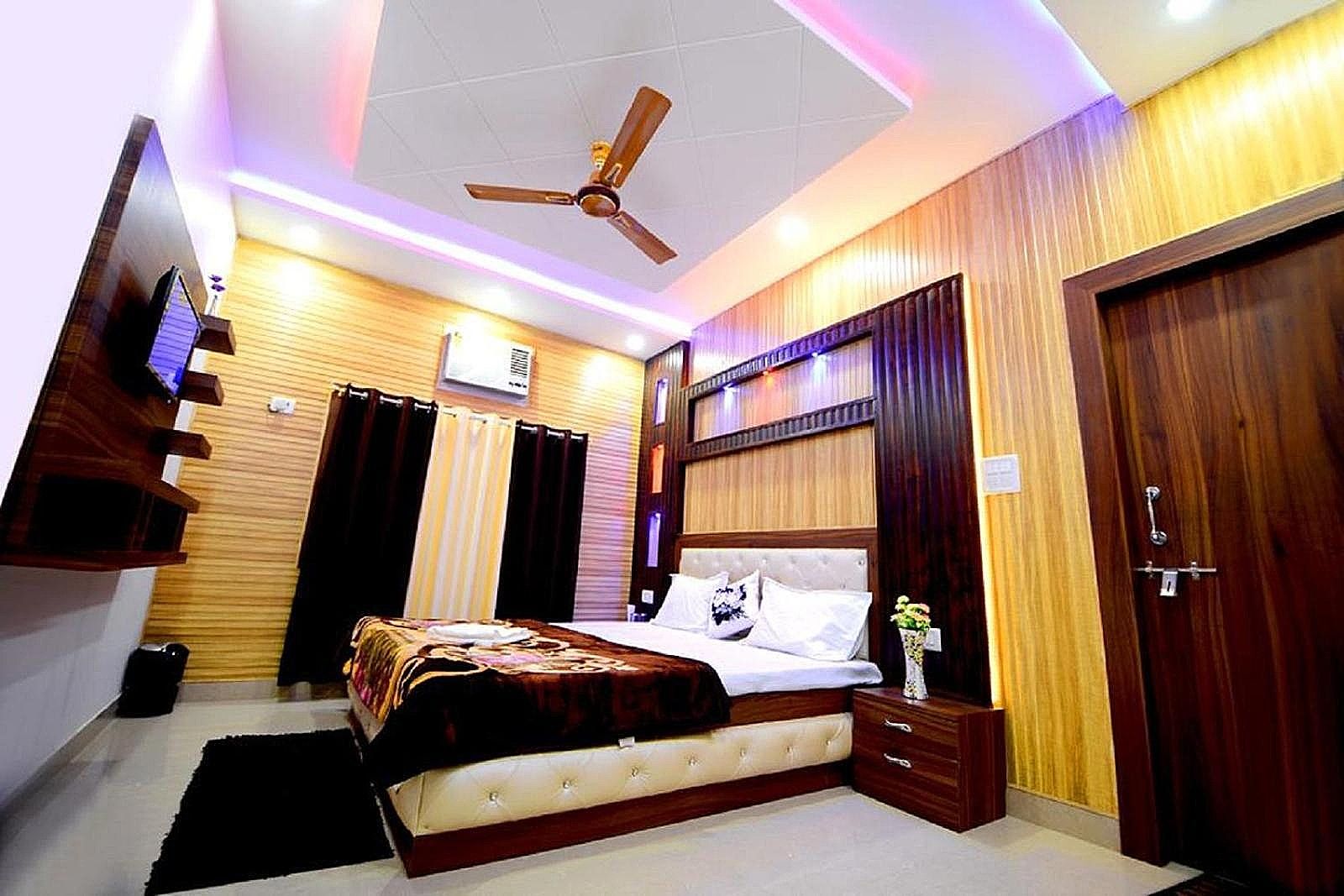 Taj Square A luxurious family homestay Deluxe Room 2