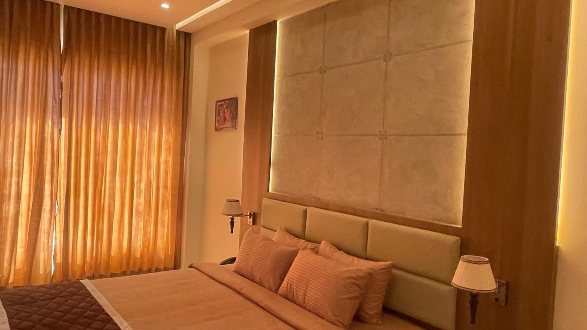 Deluxe Superior Suite