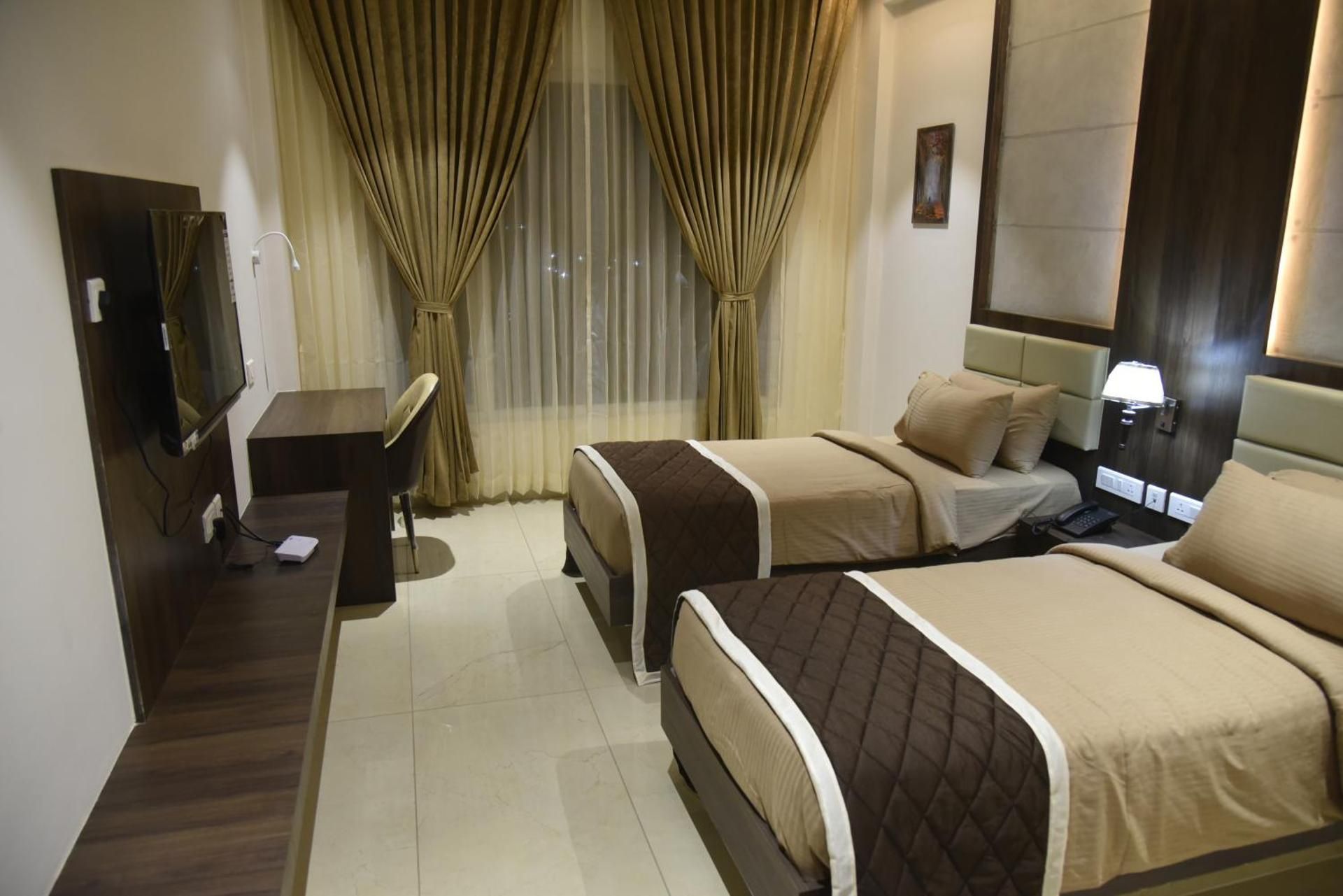 Deluxe Room with 2 Single Beds