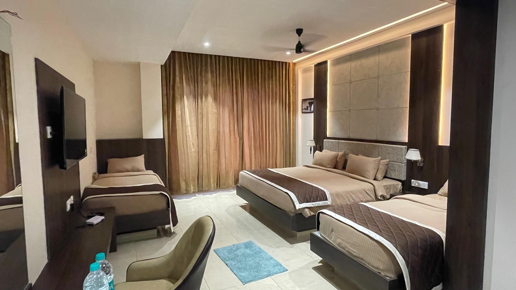 Deluxe Royal Suite