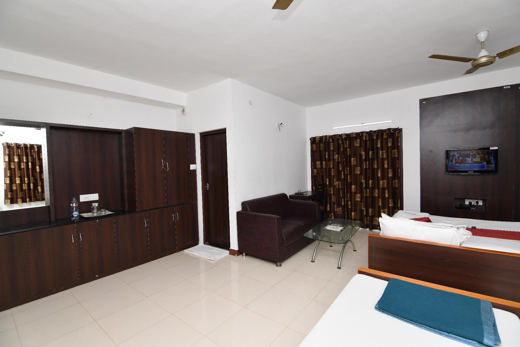 Hotel Lake View Standard Triple Room AC 5