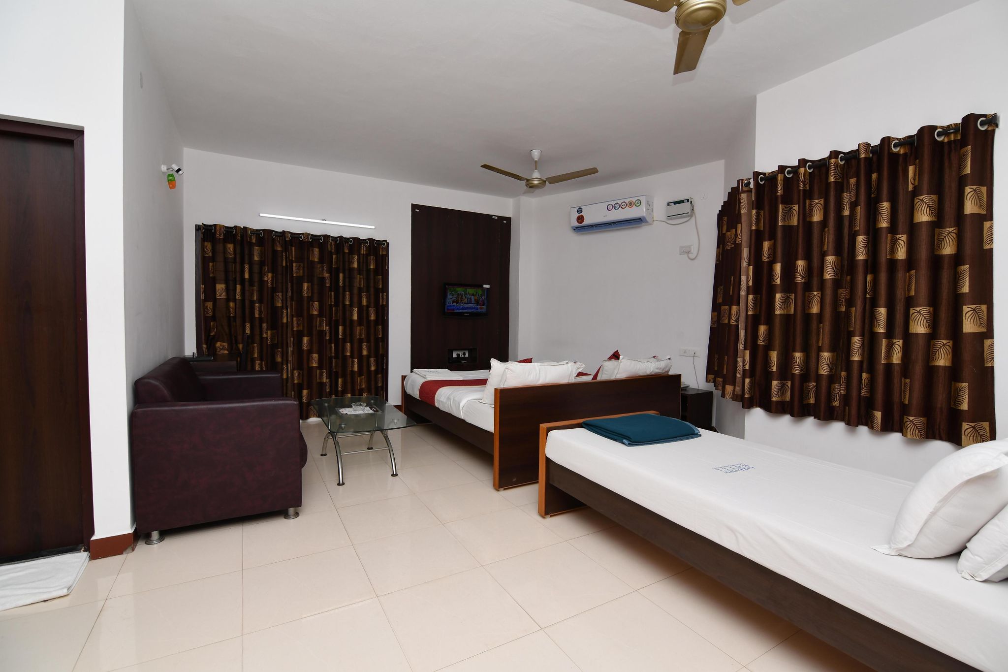 Hotel Lake View Standard Triple Room AC 2