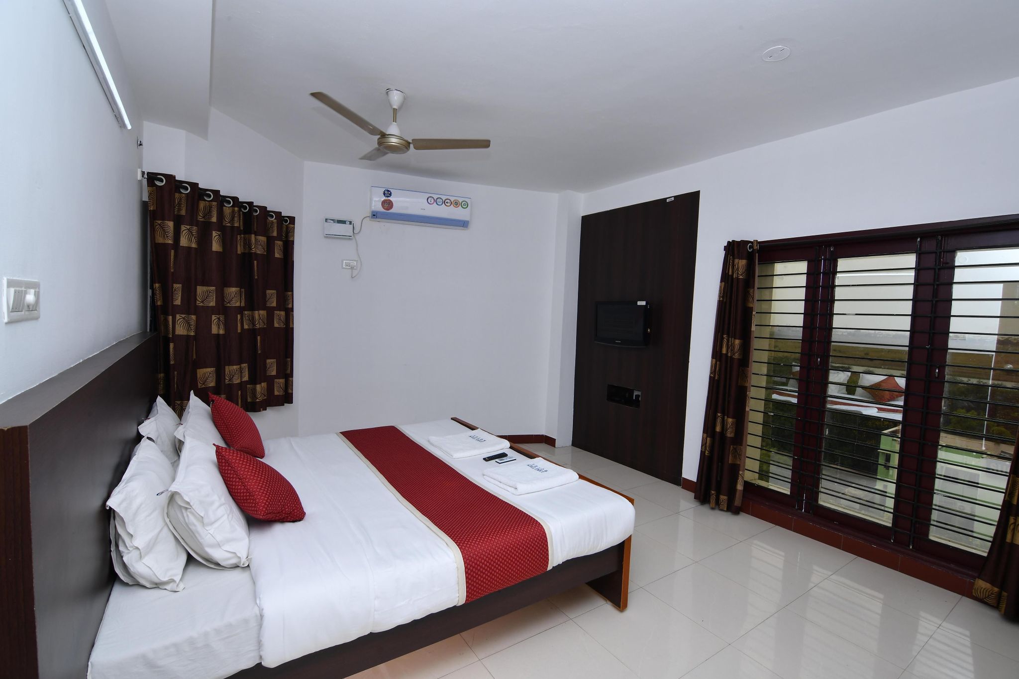 Deluxe Suite AC
