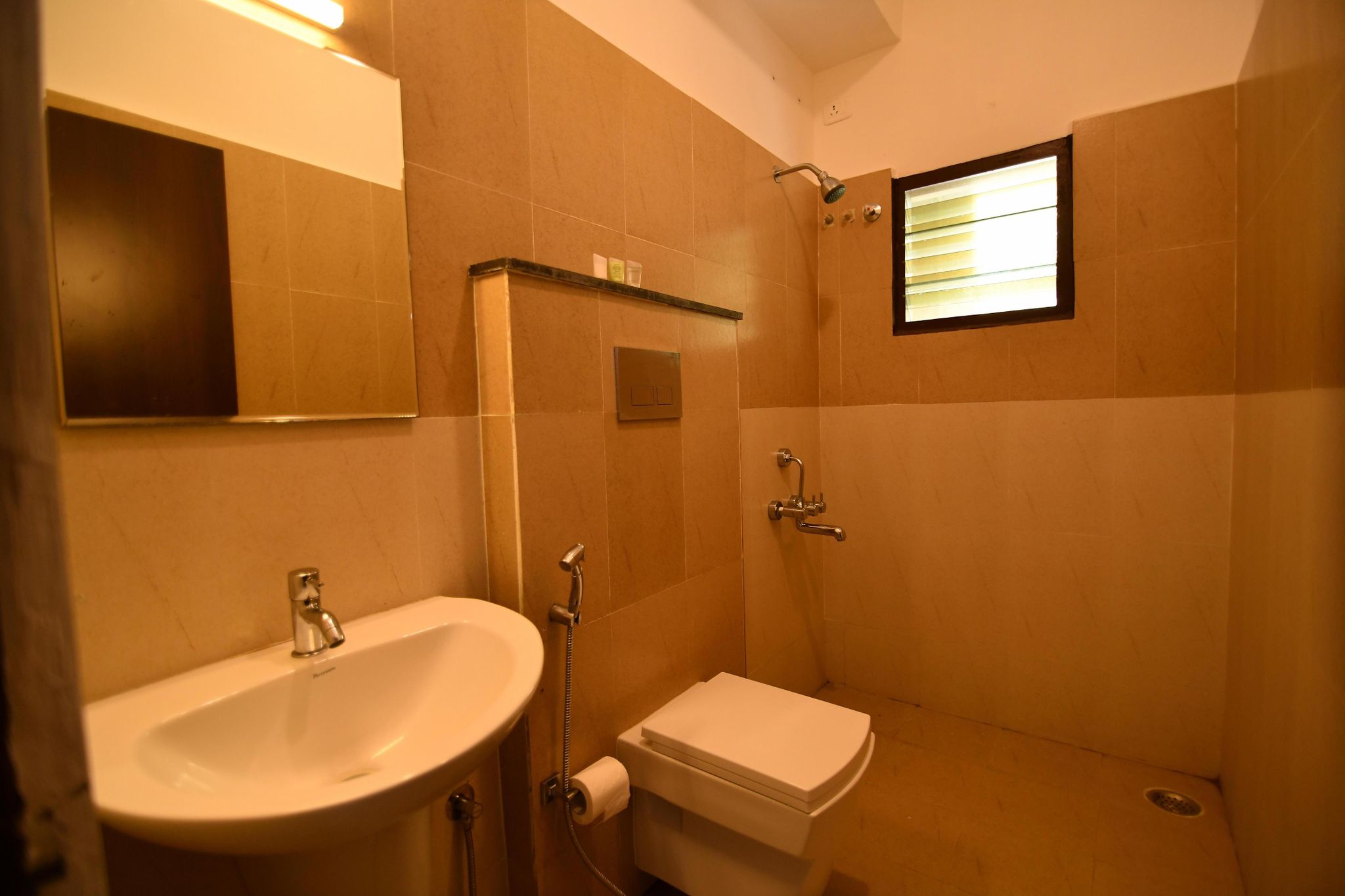 Hotel Lake View Standard Triple Room AC 4