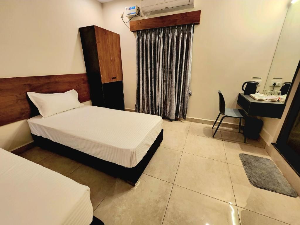 Deluxe Triple AC Family Room