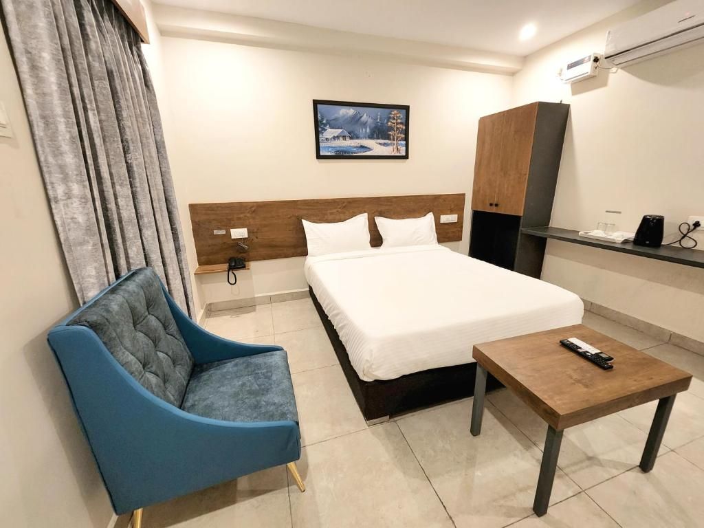 Deluxe Triple AC Family Room