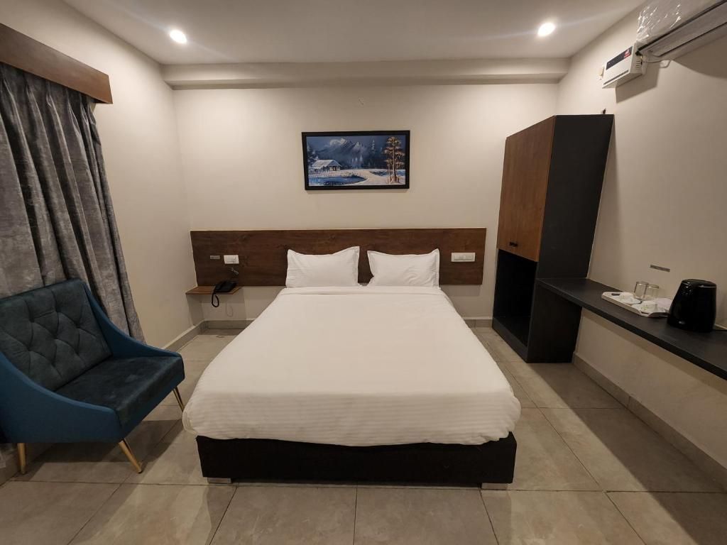 Hotel Park Varaahi Deluxe AC Room 4