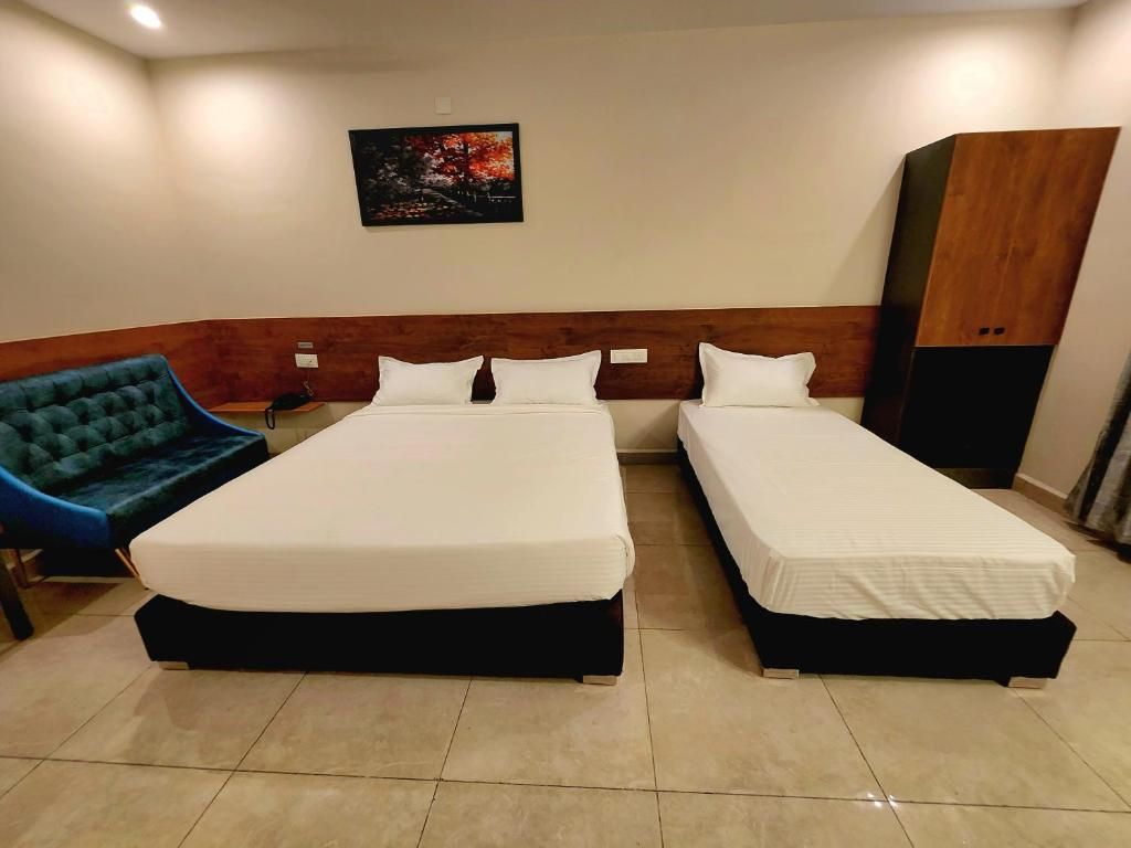 Deluxe Triple AC Family Room