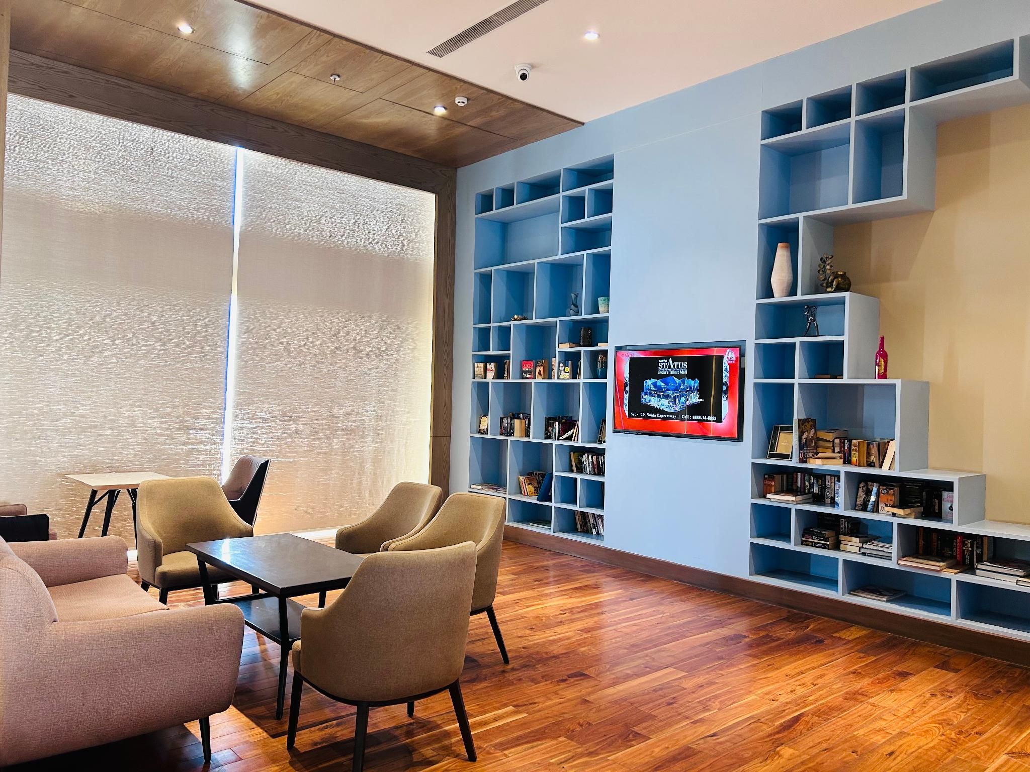 King Suite with Pool View