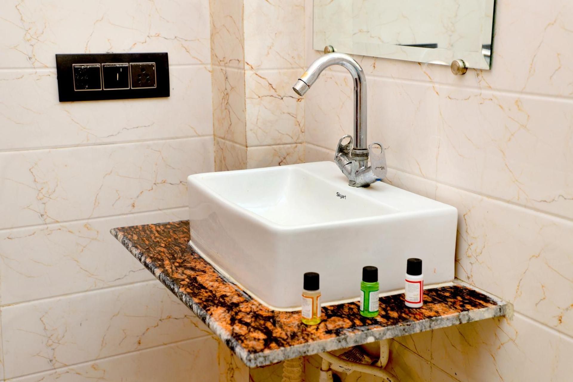 The Horizon Inn Deluxe rooom 9