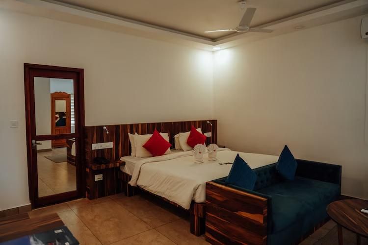 Villa Sasha By Elixir Cliff Varkala Standard Room AC with Balcony 4