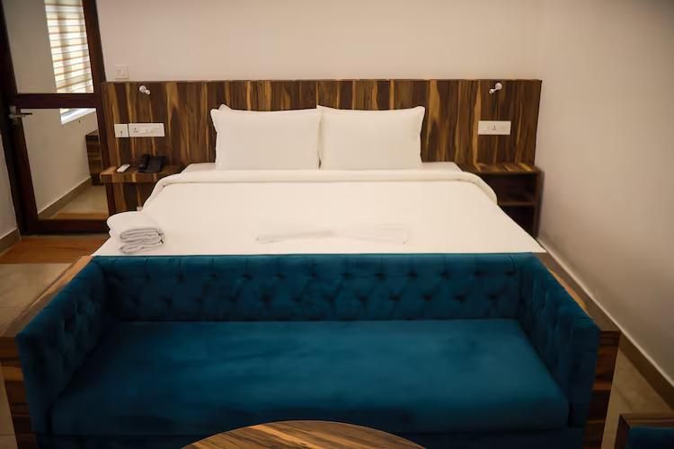 Partial Sea View Room with Balcony