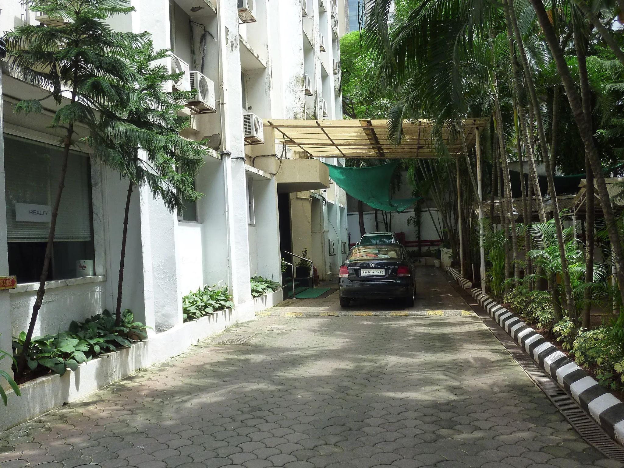 Capital O 76484 Hotel Balwas International