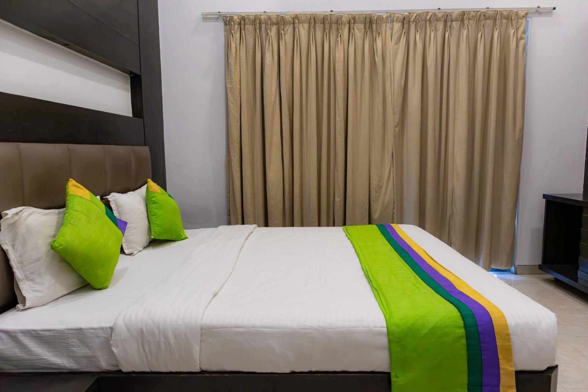 Treebo The Blue Roof Oak 2