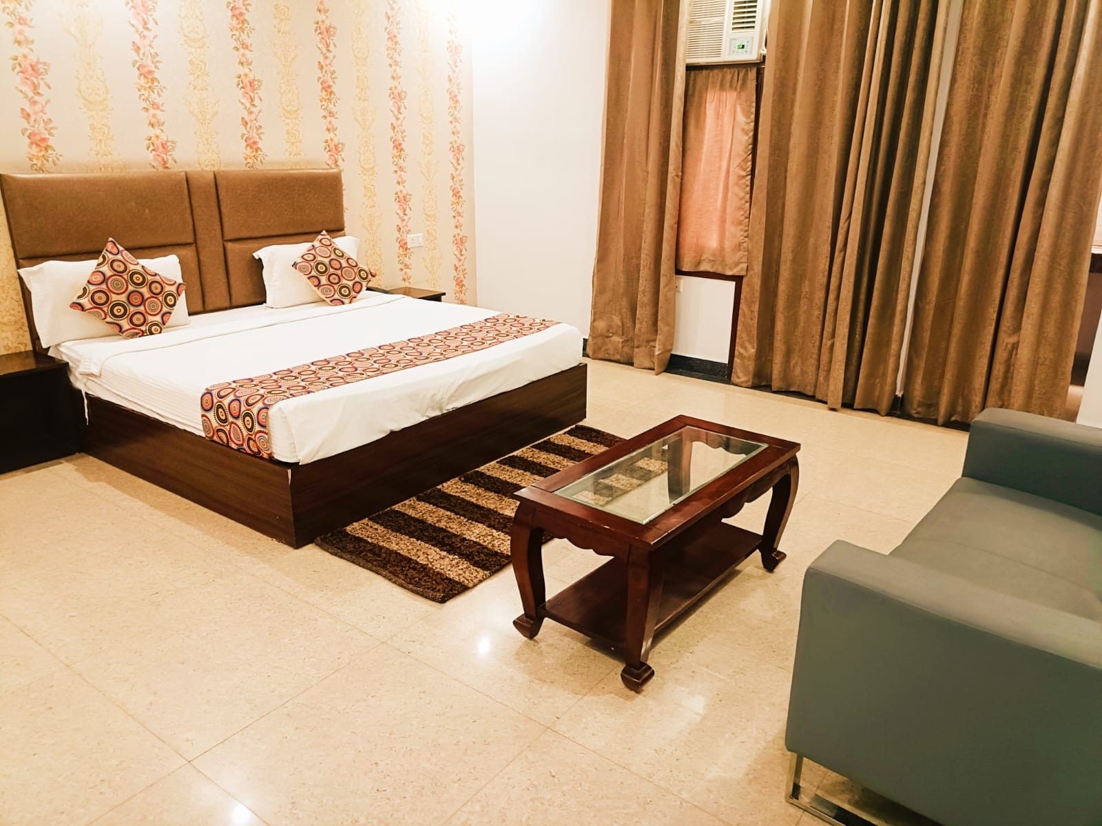 Hotel Ambience Plaza near IGI Airport Delhi Deluxe Double Room with Balcony 14