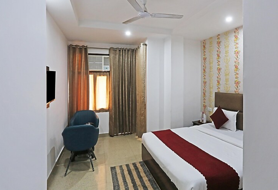 Hotel Ambience Plaza near IGI Airport Delhi Deluxe Double Room with Balcony 4