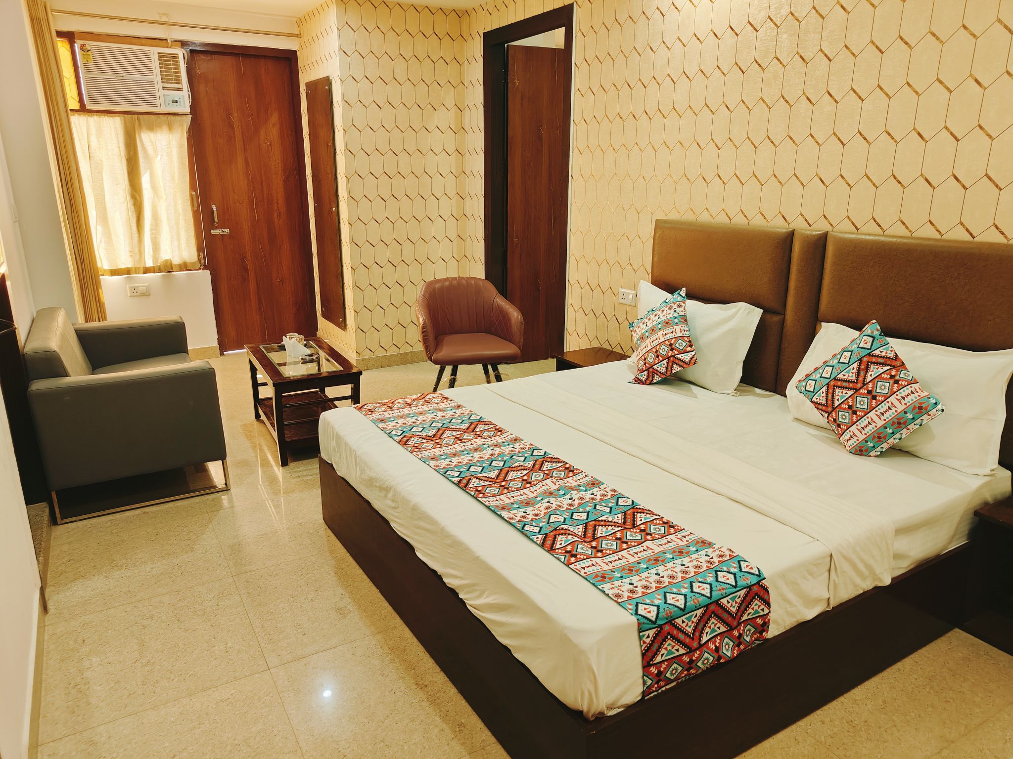 Hotel Ambience Plaza near IGI Airport Delhi Deluxe Double Room with Balcony 16
