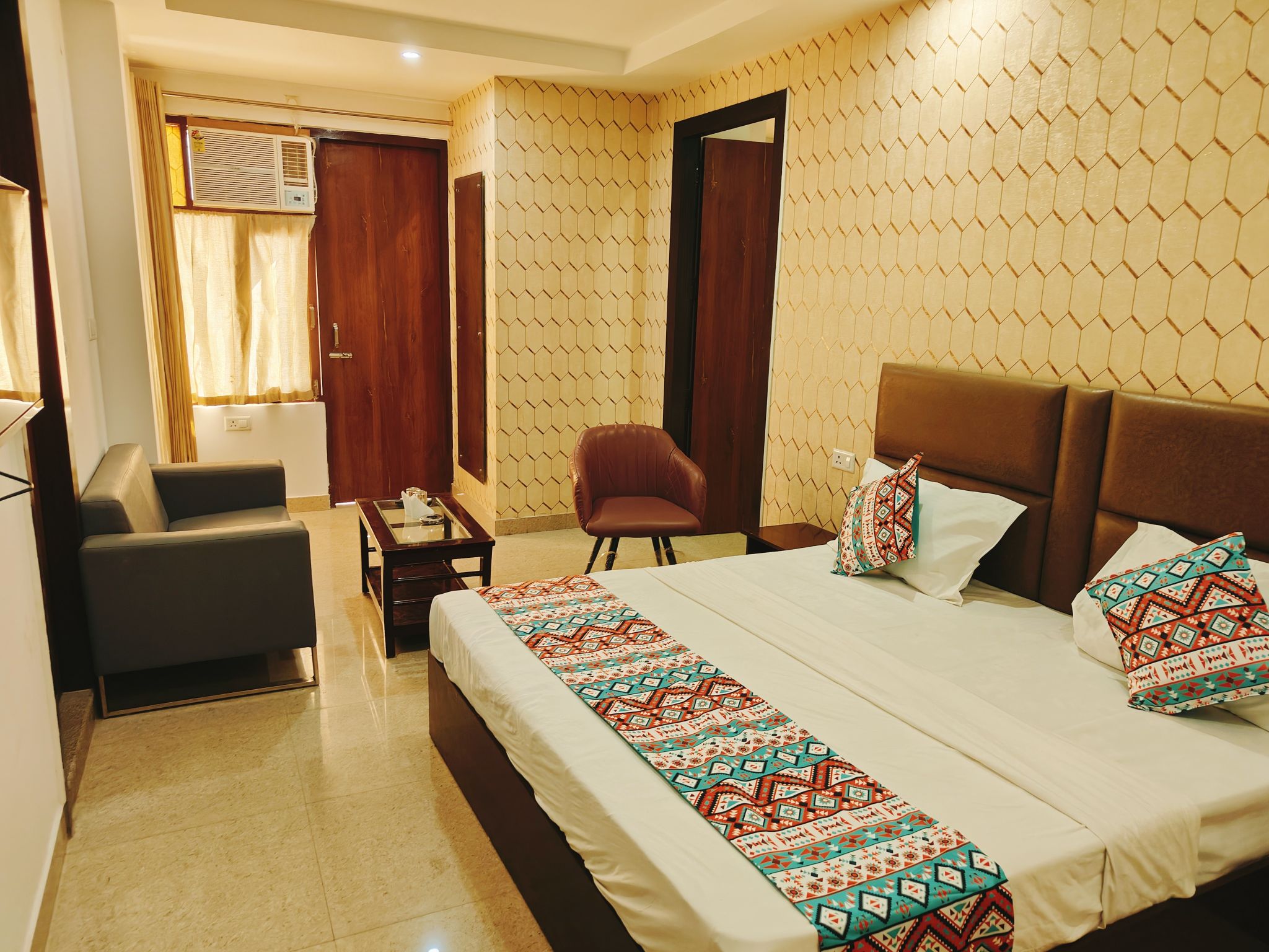 Hotel Ambience Plaza near IGI Airport Delhi Deluxe Double Room with Balcony 15