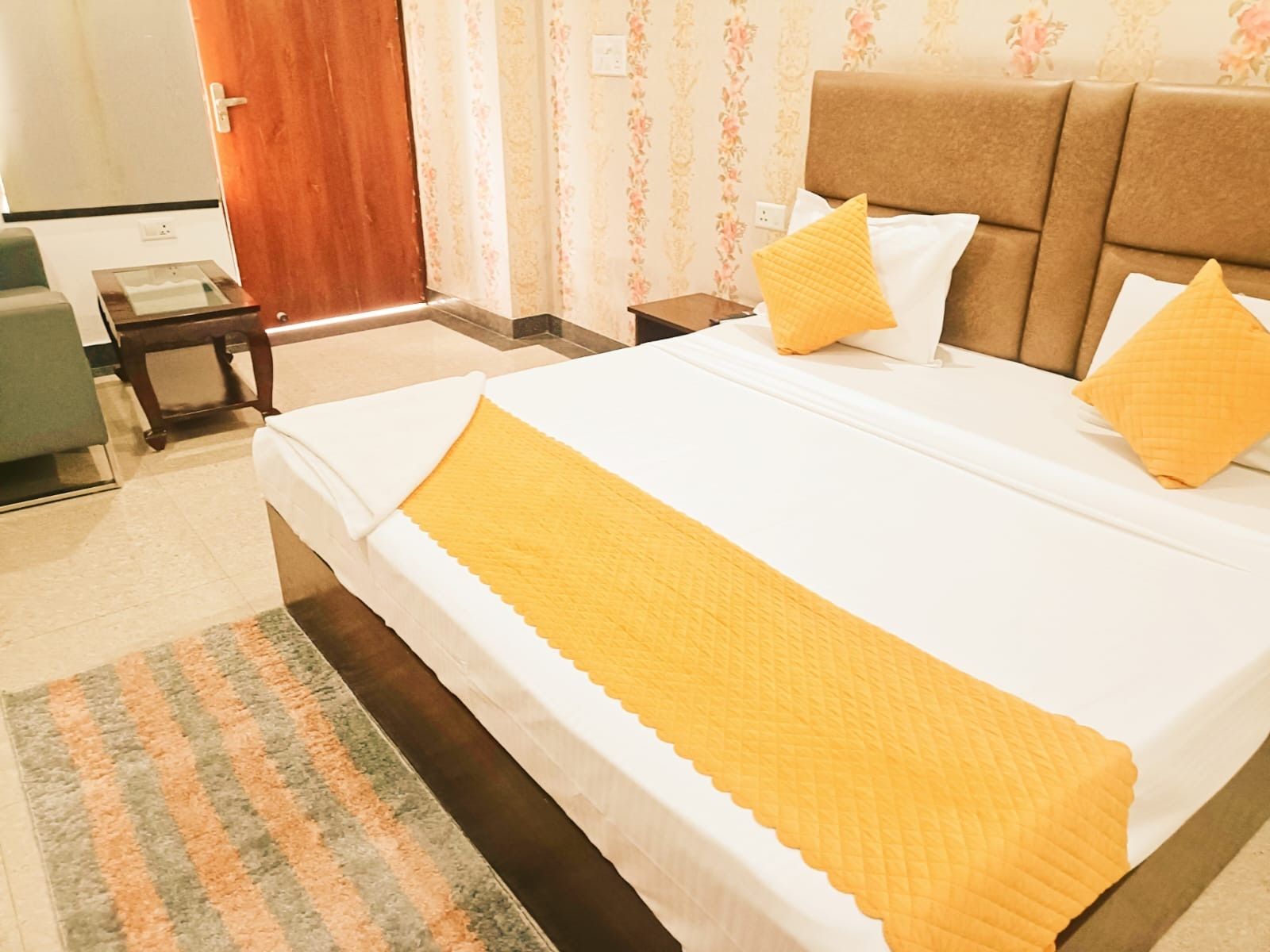 Hotel Ambience Plaza near IGI Airport Delhi Deluxe Double Room with Balcony 10