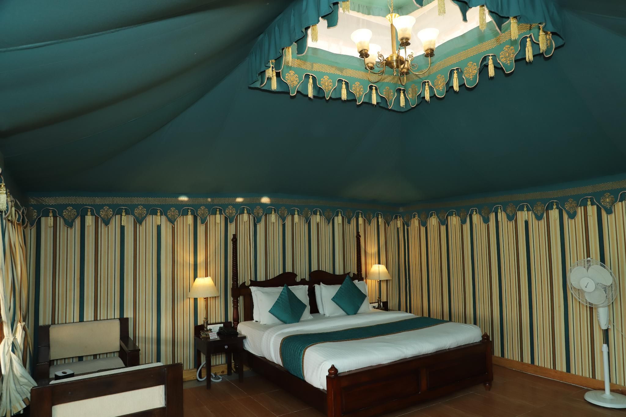 Deluxe Luxury Safari Tent with Queen Bed and Air Conditioning