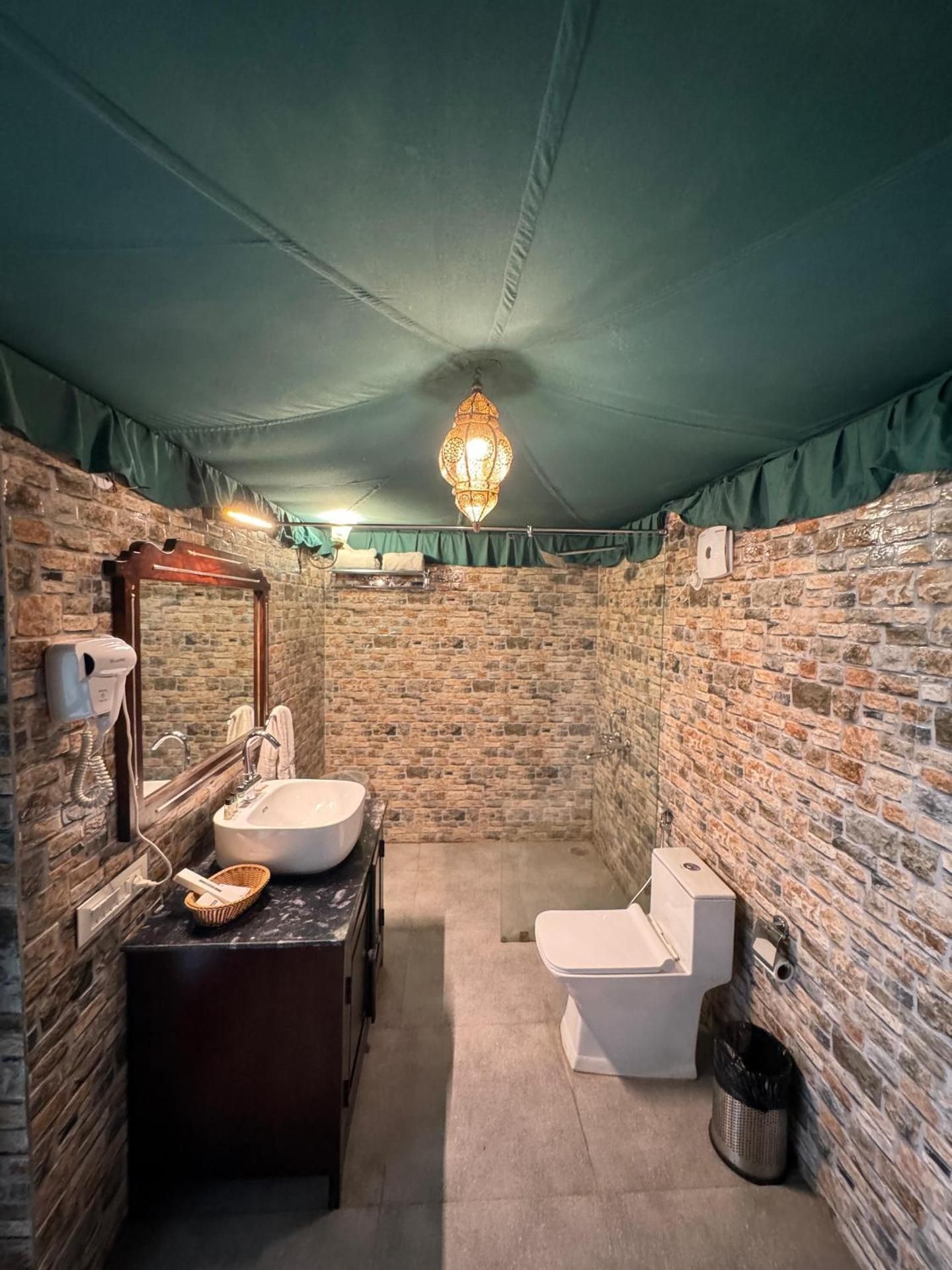 Deluxe Luxury Safari Tent with Queen Bed and Air Conditioning