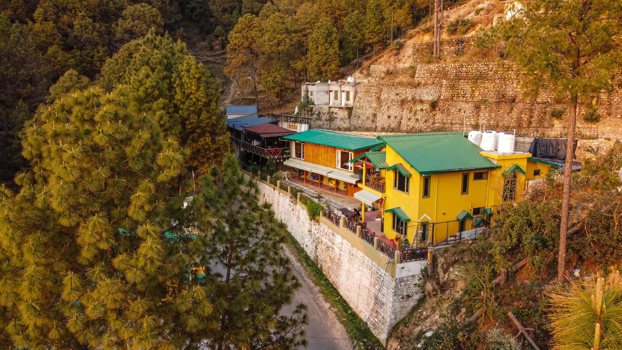 THE HIMALAYAN LIVING WHISLING PINES HOME STAY others