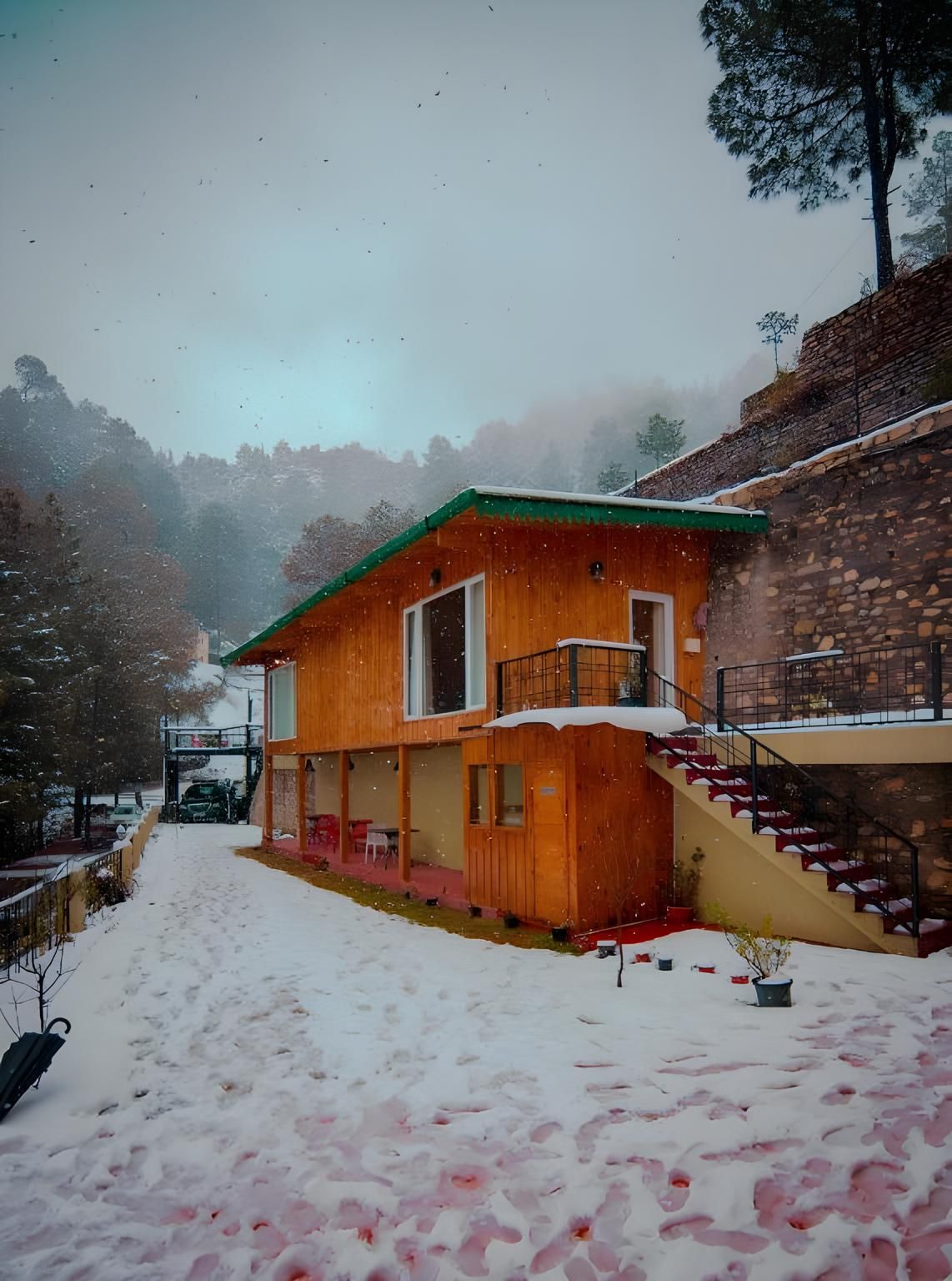 THE HIMALAYAN LIVING WHISLING PINES HOME STAY