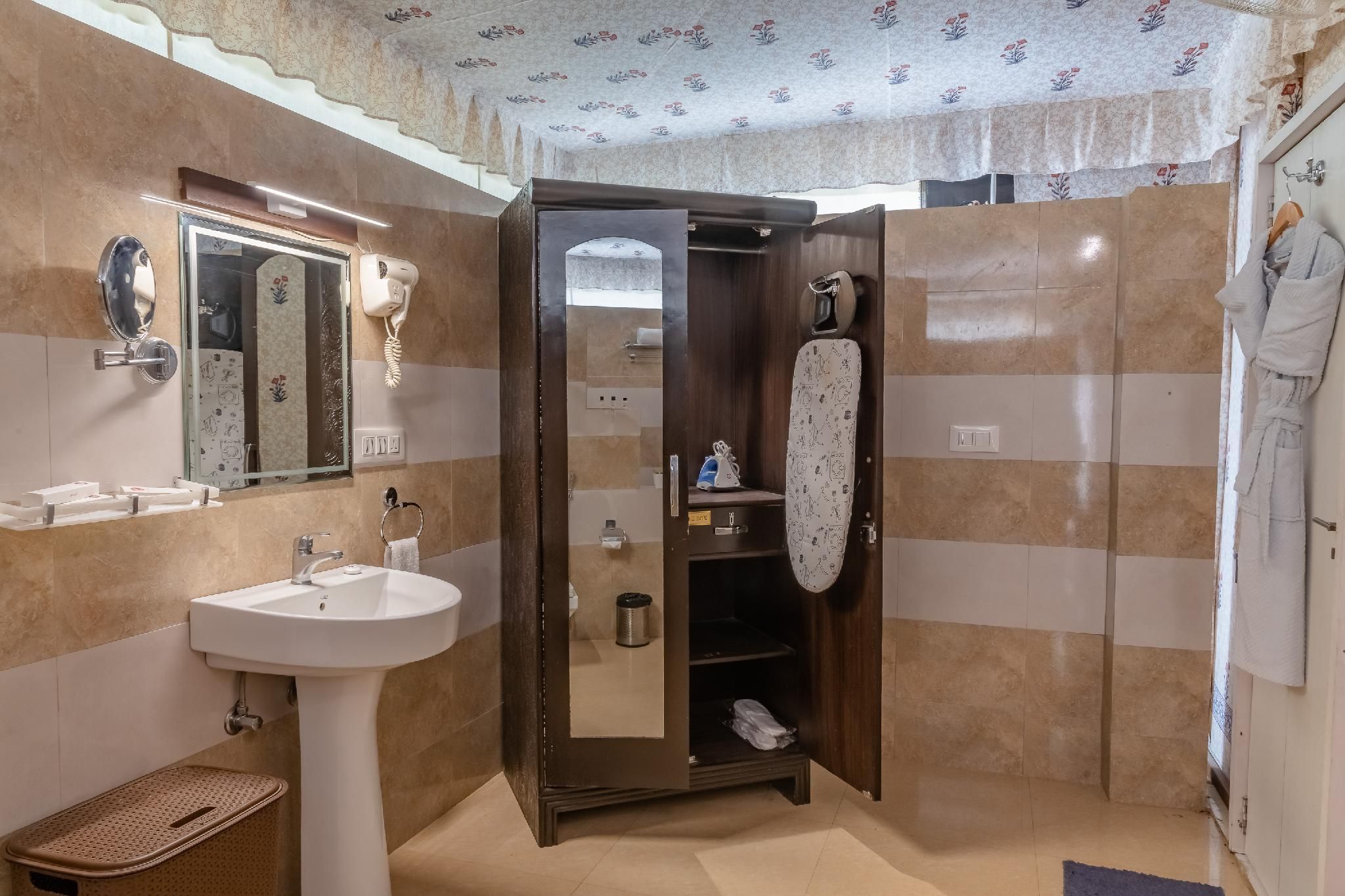 Luxury Tent with Bathtub