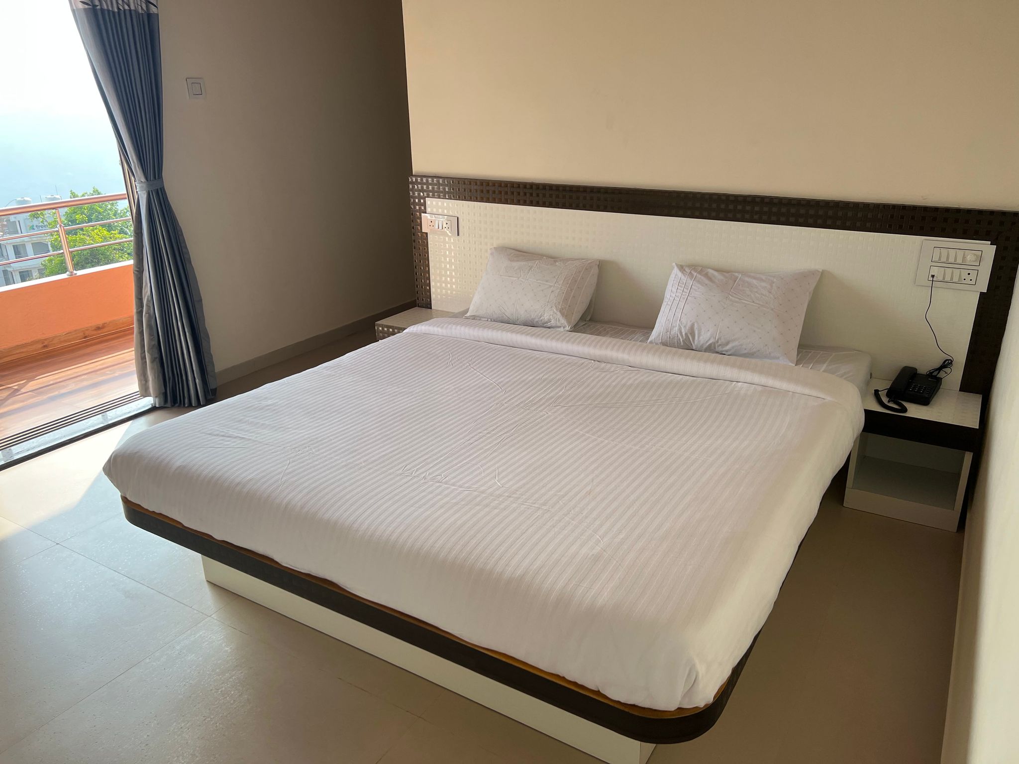 Premium Room With Private Balcony Mountain View