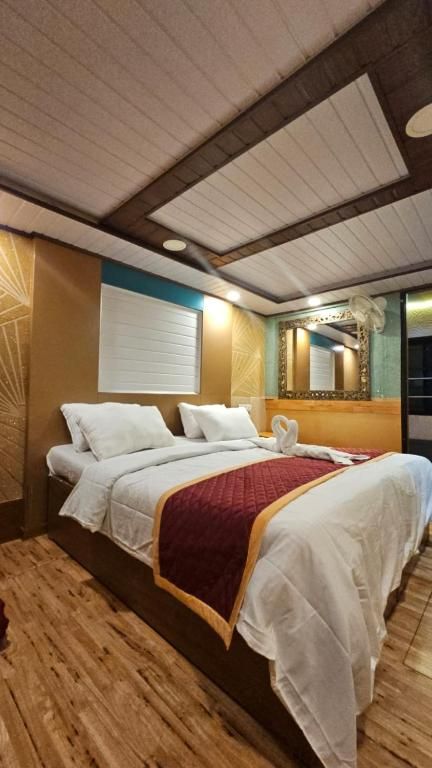 Private Houseboats 1 Bedroom Houseboat 3