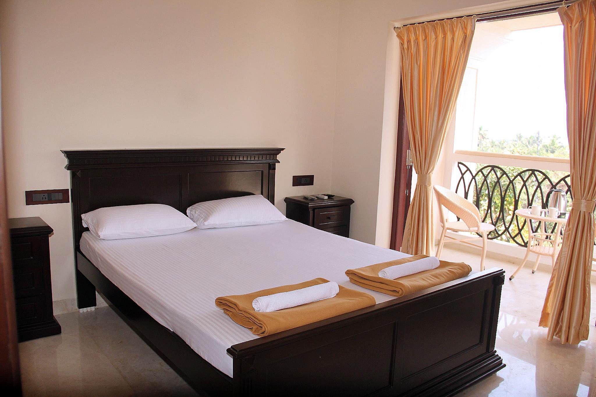 Studio Twin with Balcony